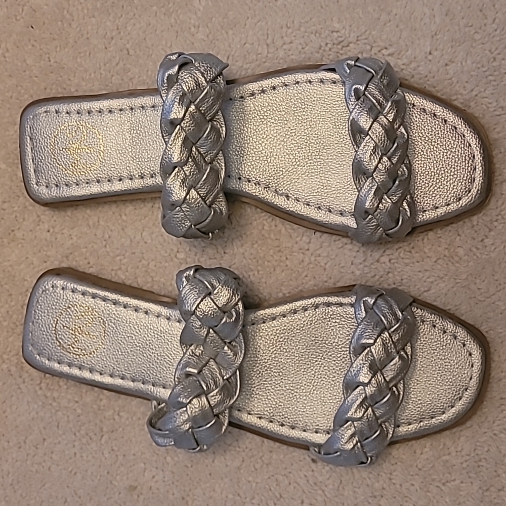 Women's saddles in silver by Makers Fashion Now